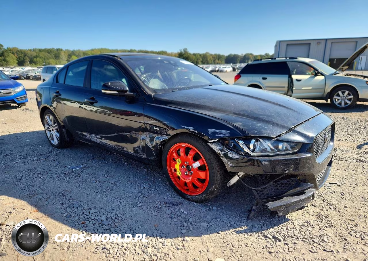 2018 Jaguar Xe R - Sport VIN:SAJAL4FX1JCP34851 - 4