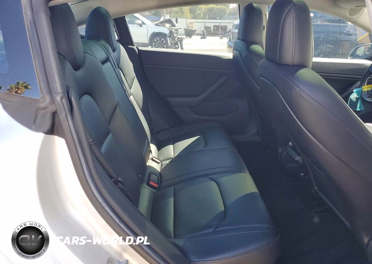 2018 Tesla Model 3 VIN:5YJ3E1EAXJF011001 - 10