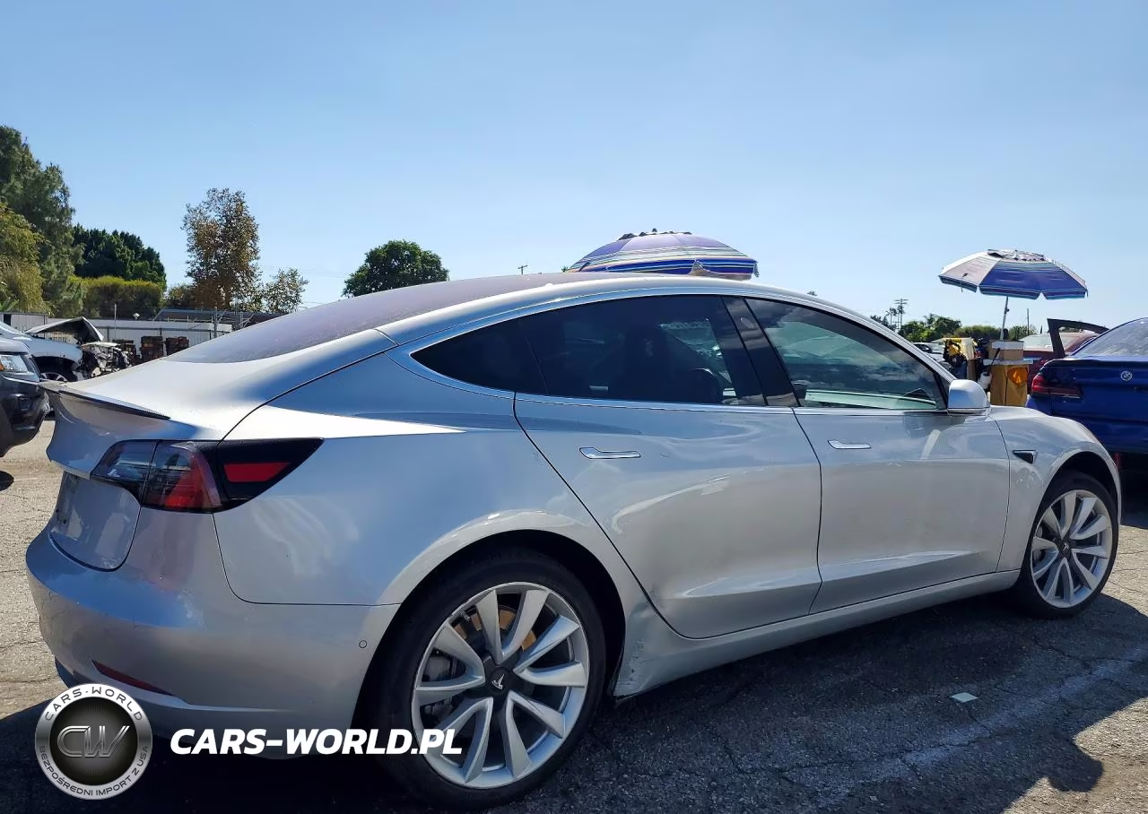 2018 Tesla Model 3 VIN:5YJ3E1EAXJF011001 - 3