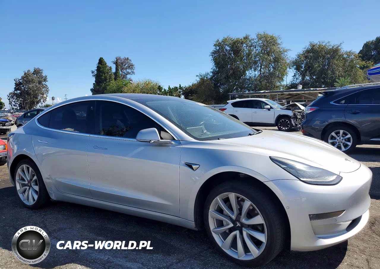 2018 Tesla Model 3 VIN:5YJ3E1EAXJF011001 - 4