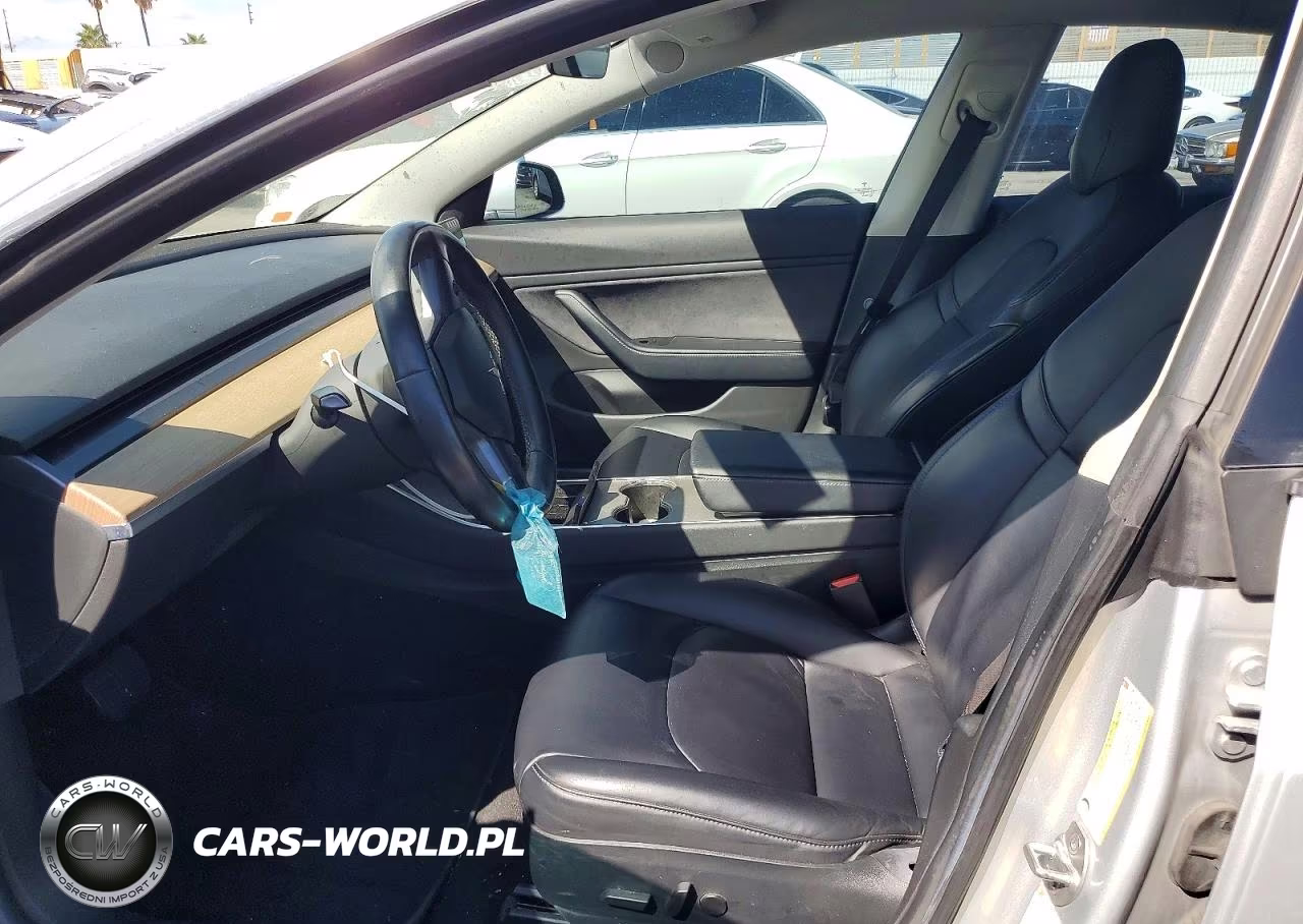 2018 Tesla Model 3 VIN:5YJ3E1EAXJF011001 - 7