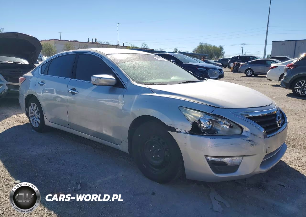 2015 Nissan Altima 2.5 S VIN:1N4AL3AP4FN870845 - 4