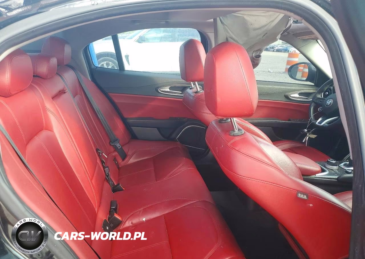 2020 Alfa Romeo Giulia Ti VIN:ZARFAMBN9L7631063 - 10