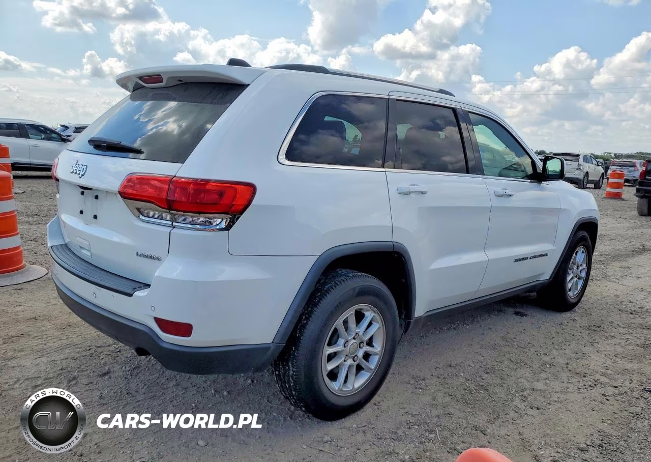 2018 Jeep Grand Cherokee Laredo VIN:1C4RJEAG7JC455540 - 3