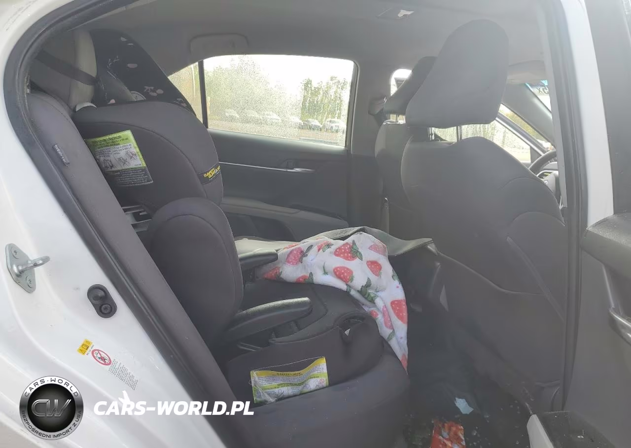 2018 Toyota Camry VIN:JTNB11HK7J3029847 - 10