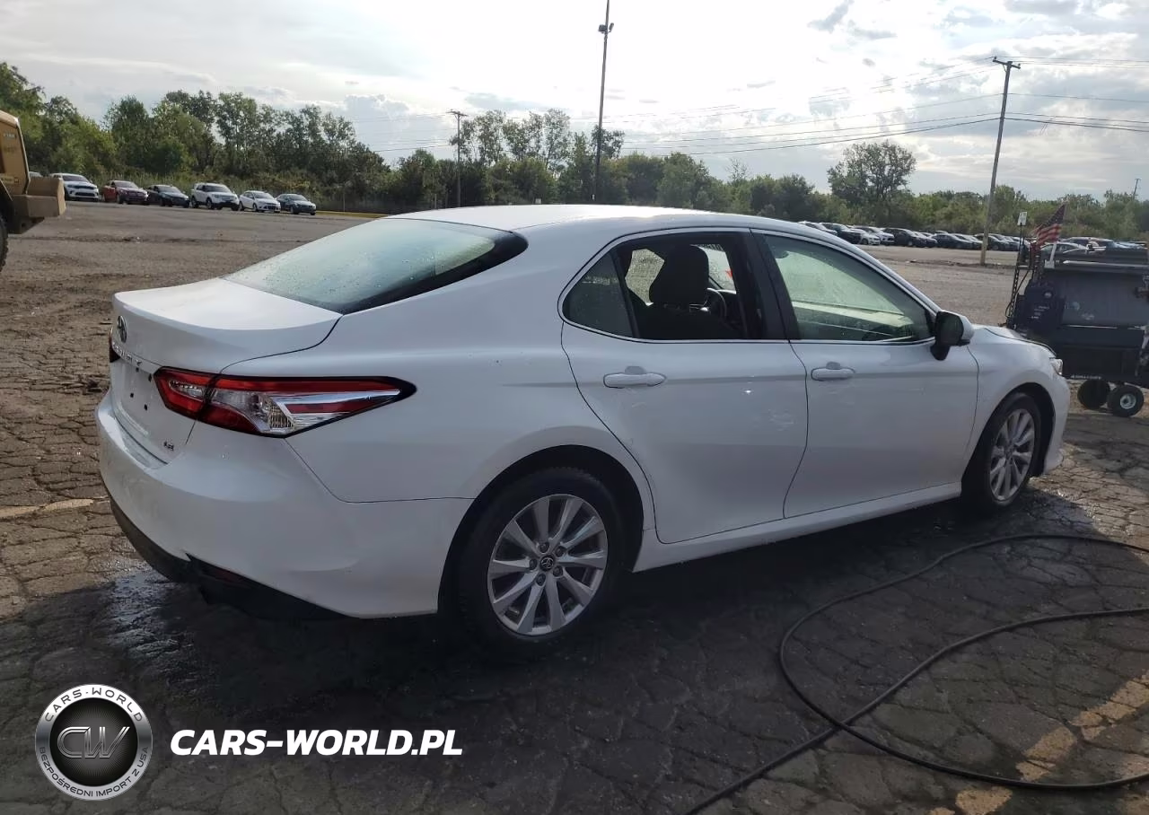 2018 Toyota Camry VIN:JTNB11HK7J3029847 - 3