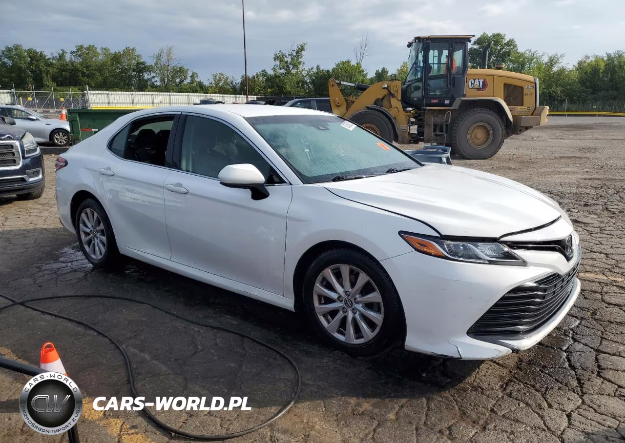 2018 Toyota Camry VIN:JTNB11HK7J3029847 - 4