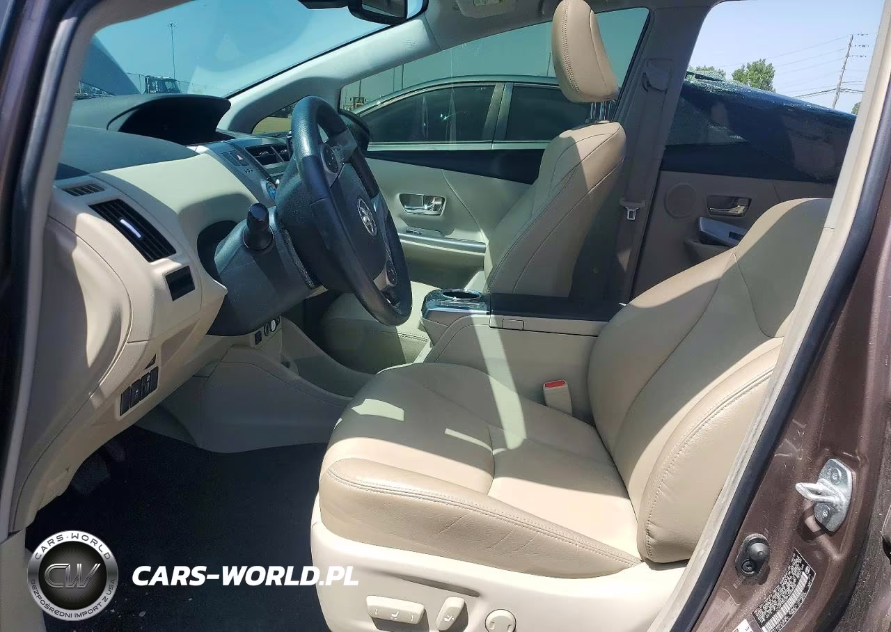 2017 Toyota Prius V Five VIN:JTDZN3EU5HJ066636 - 7