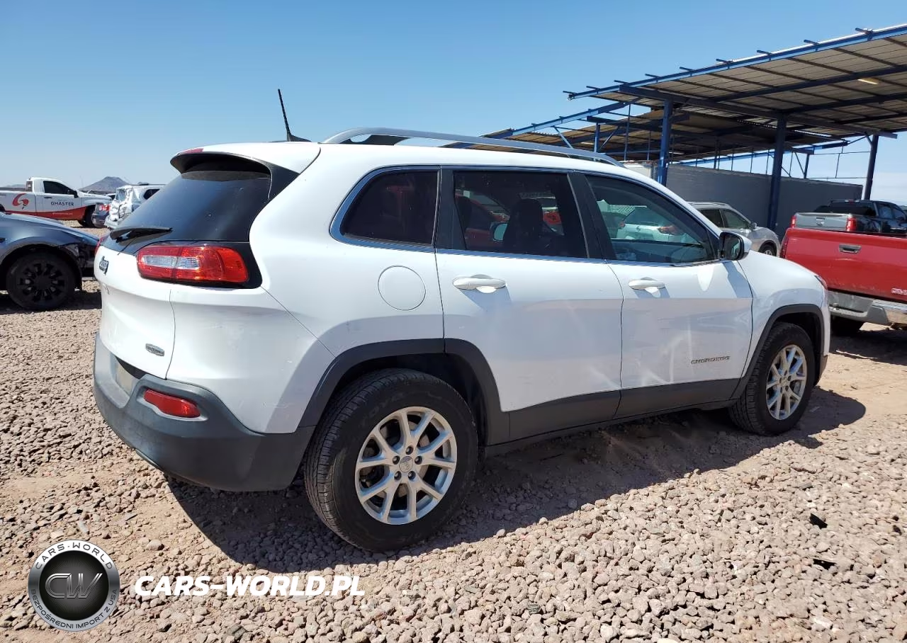 2016 Jeep Cherokee Latitude VIN:1C4PJMCB0GW119447 - 3