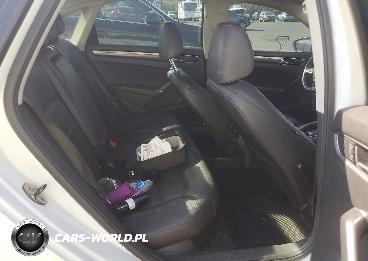 2017 Volkswagen Passat VIN:1VWGT7A35HV023174 - 10