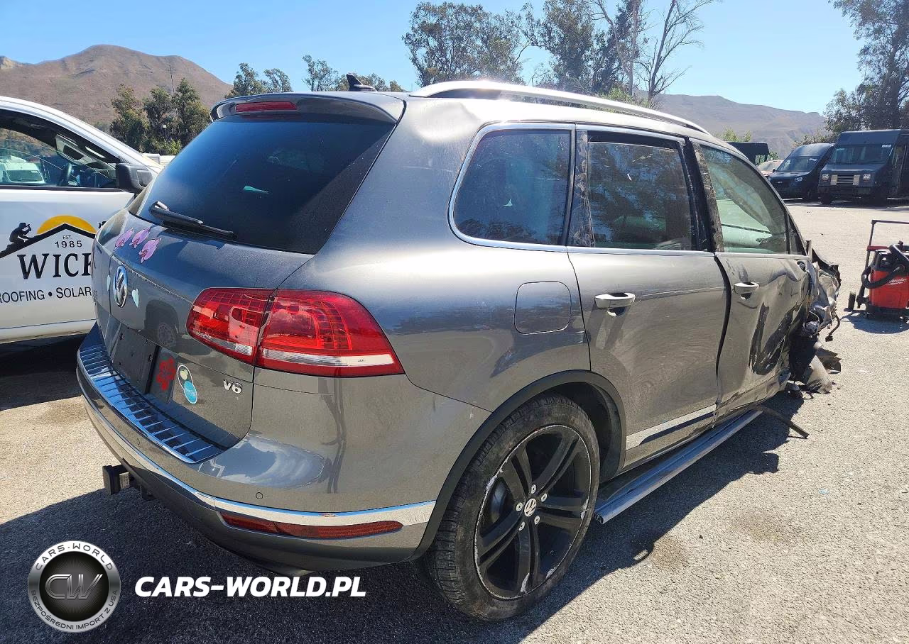 2017 Volkswagen Touareg Executive VIN:WVGGF7BPXHD006713 - 3