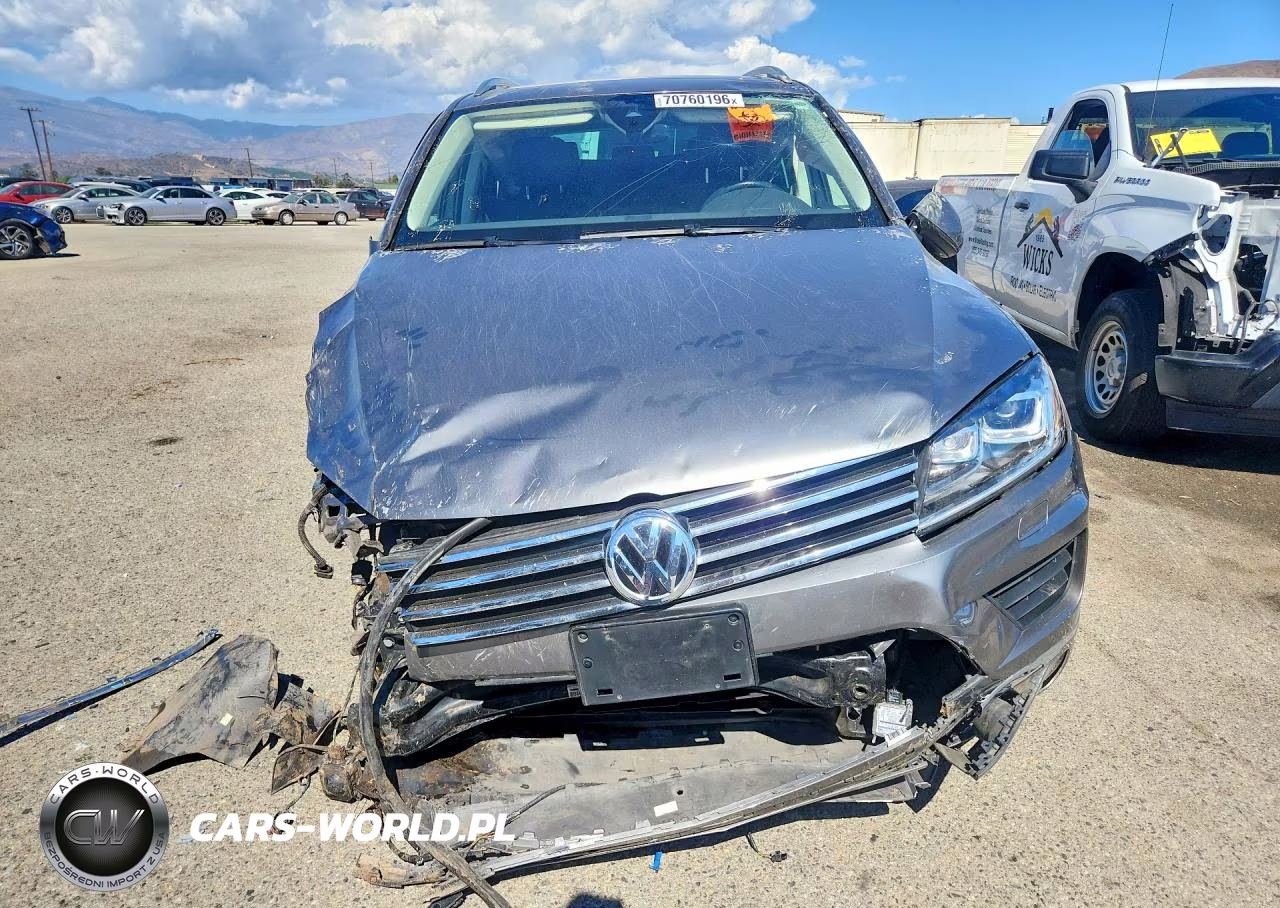 2017 Volkswagen Touareg Executive VIN:WVGGF7BPXHD006713 - 5