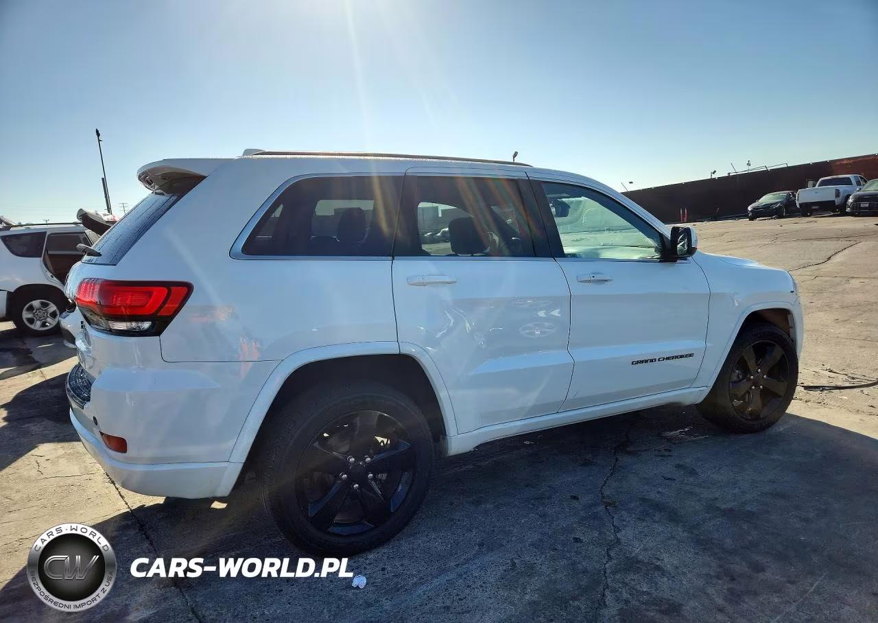 2015 Jeep Grand Cherokee Laredo VIN:1C4RJFAG2FC156843 - 3