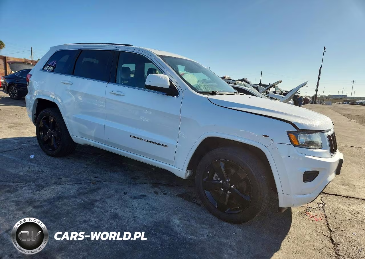 2015 Jeep Grand Cherokee Laredo VIN:1C4RJFAG2FC156843 - 4