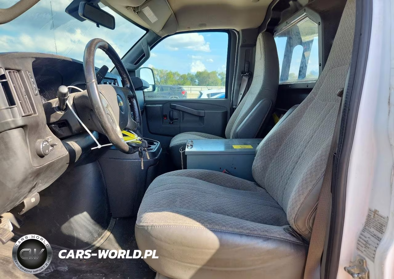 2019 Chevrolet Express G2500 VIN:1GCWGAFP1K1368104 - 7