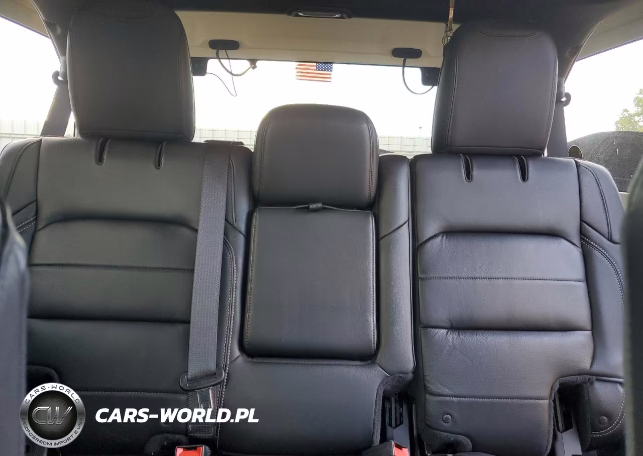 2018 Jeep Wrangler Unlimited Sahara VIN:1C4HJXEG4JW117108 - 10