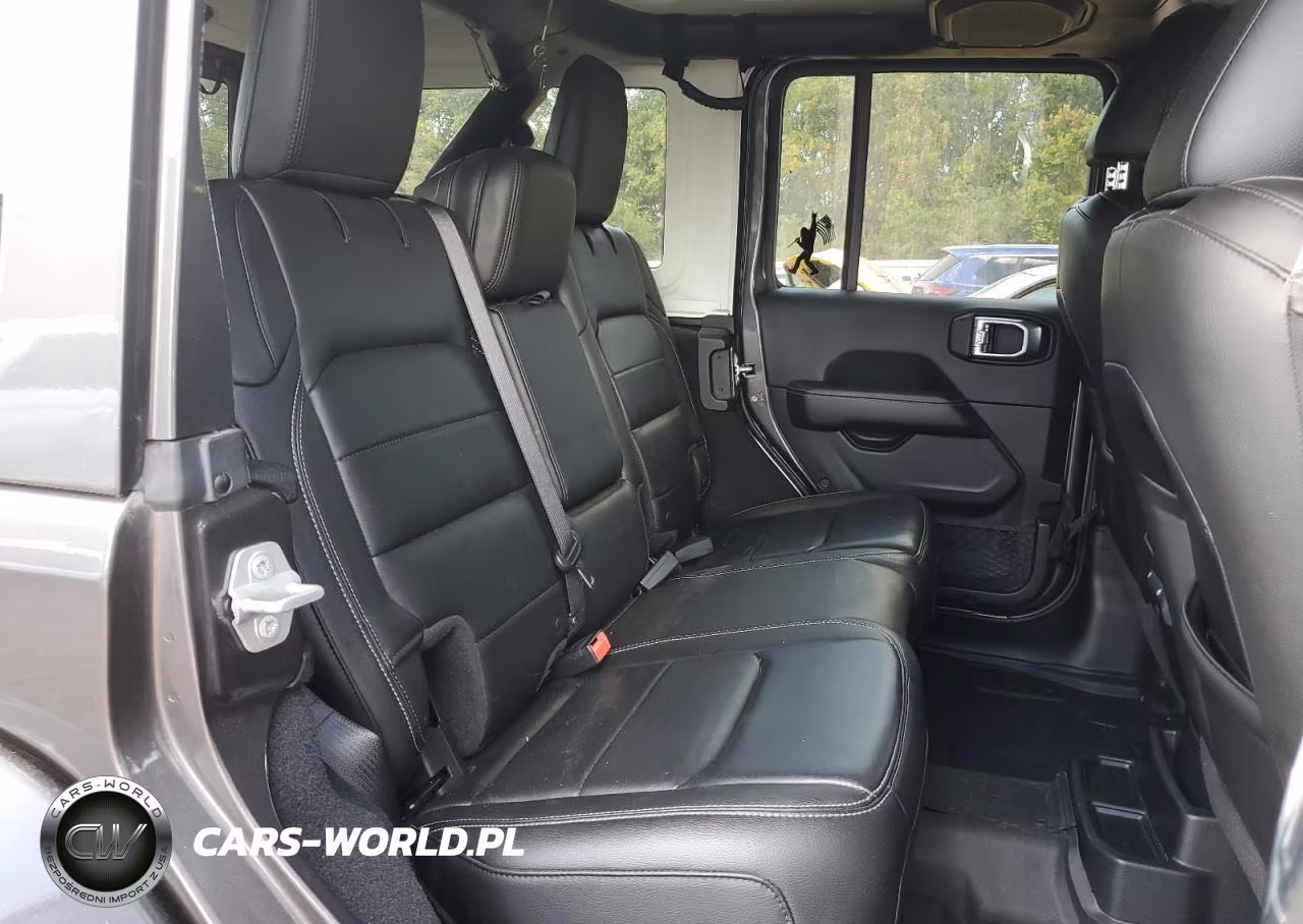 2018 Jeep Wrangler Unlimited Sahara VIN:1C4HJXEG4JW117108 - 11