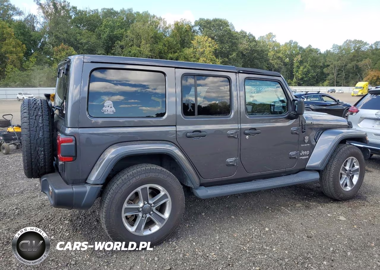 2018 Jeep Wrangler Unlimited Sahara VIN:1C4HJXEG4JW117108 - 3