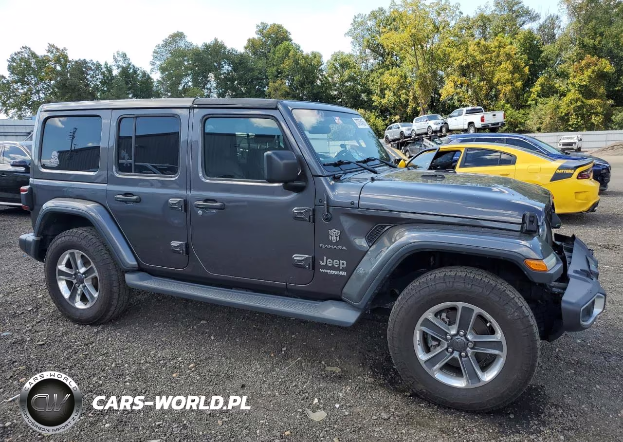 2018 Jeep Wrangler Unlimited Sahara VIN:1C4HJXEG4JW117108 - 4