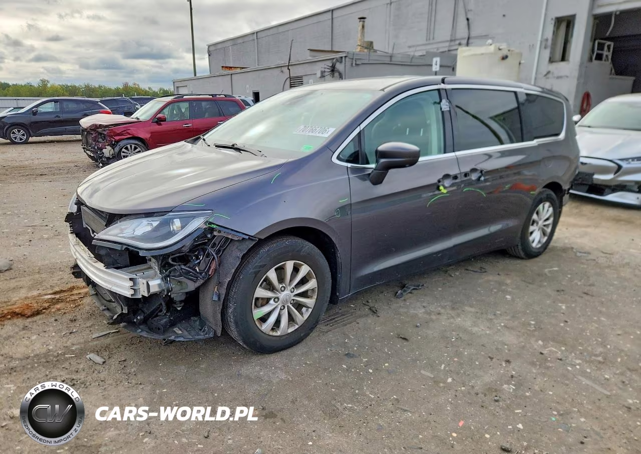 2019 Chrysler Pacifica Touring Plus VIN:2C4RC1FGXKR733612 - 1