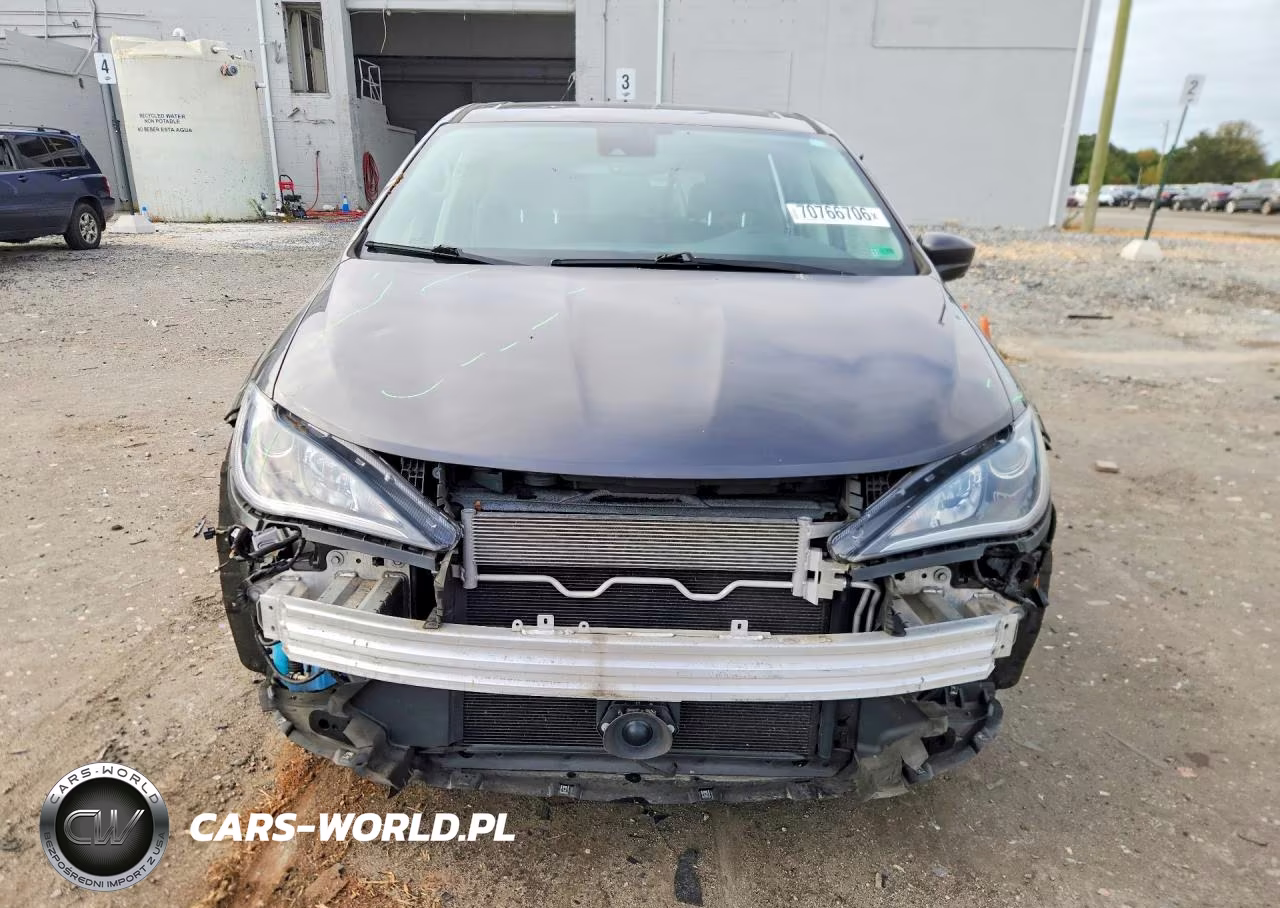 2019 Chrysler Pacifica Touring Plus VIN:2C4RC1FGXKR733612 - 5