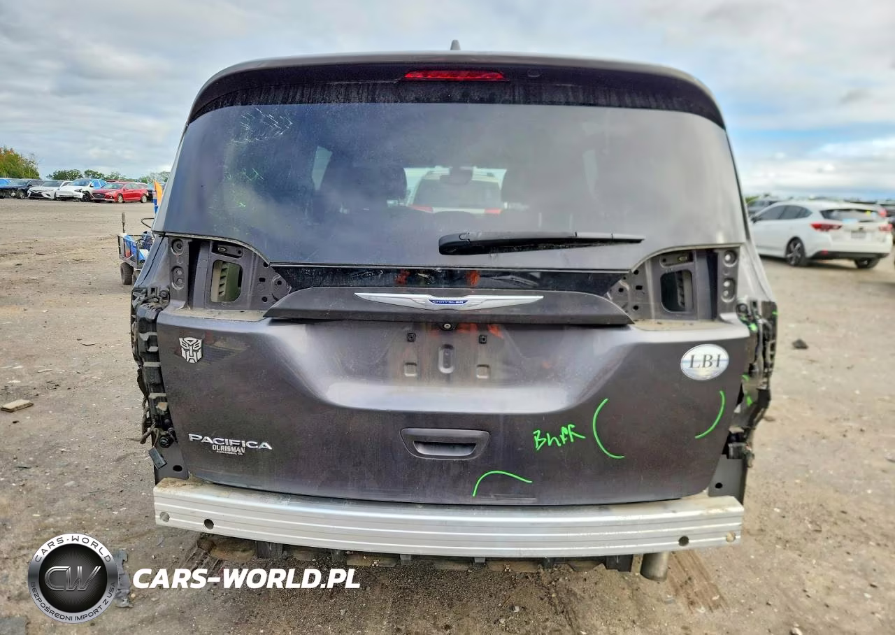 2019 Chrysler Pacifica Touring Plus VIN:2C4RC1FGXKR733612 - 6