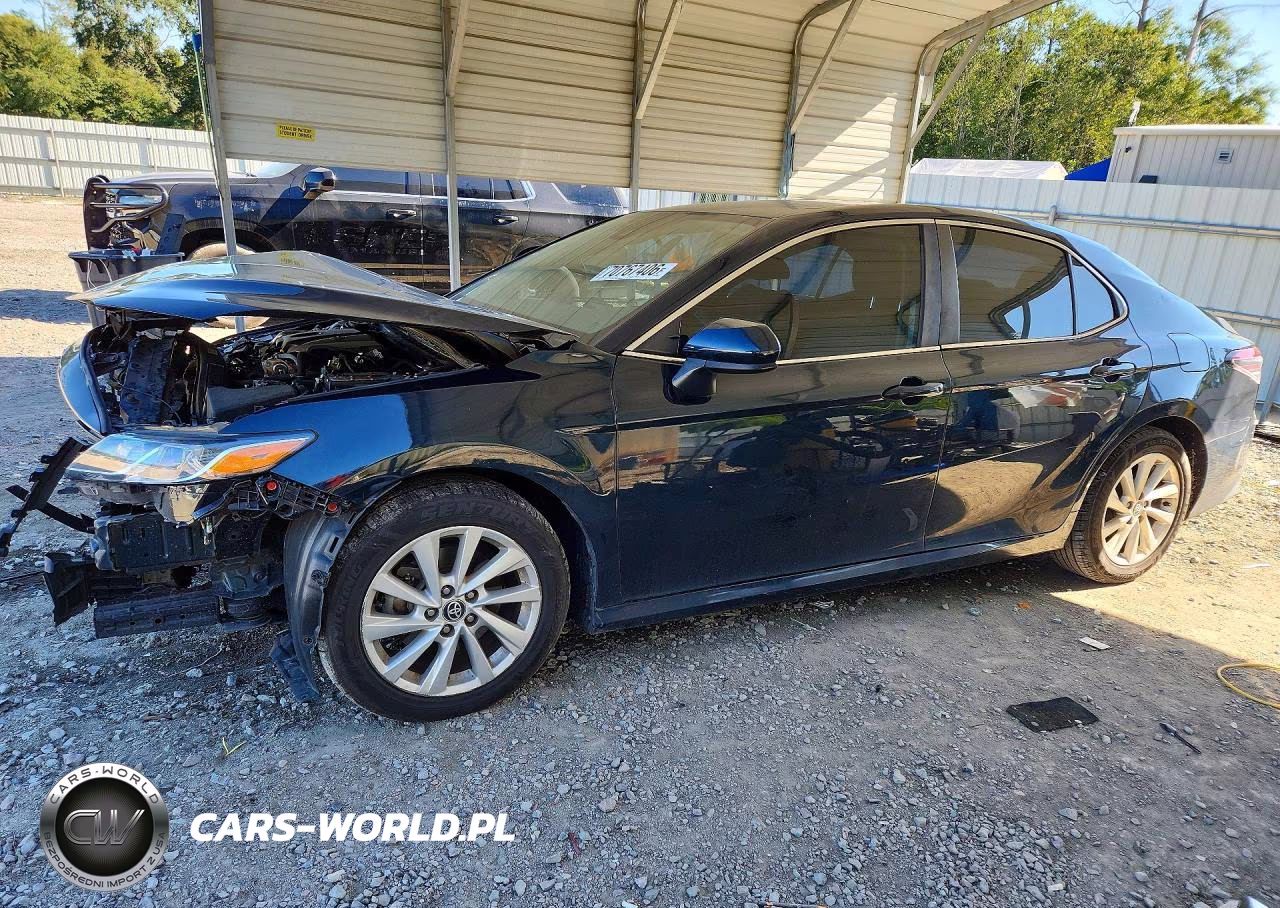 2021 Toyota Camry Le – zdjęcie 1 z 13