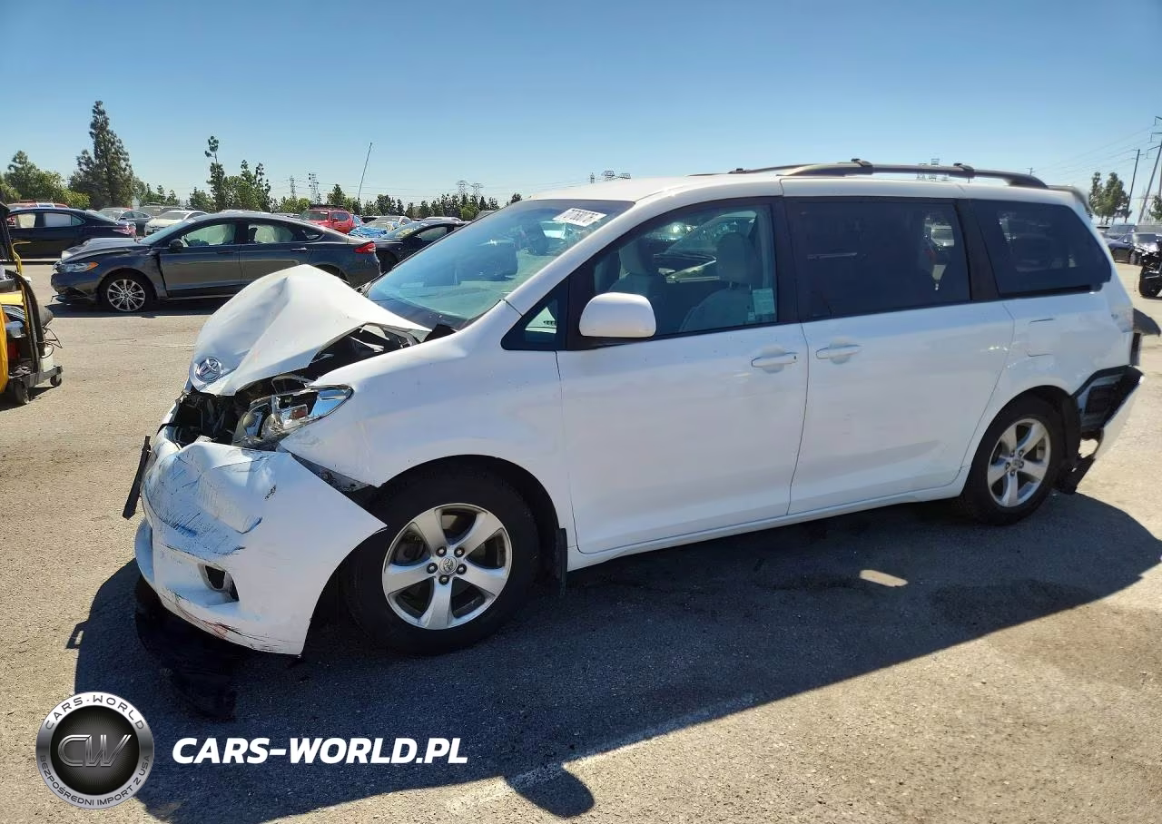 2013 Toyota Sienna Le VIN:5TDKK3DCXDS290842 - 1