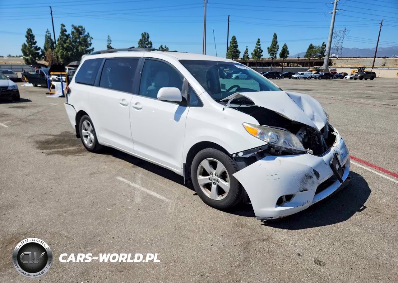 2013 Toyota Sienna Le VIN:5TDKK3DCXDS290842 - 4