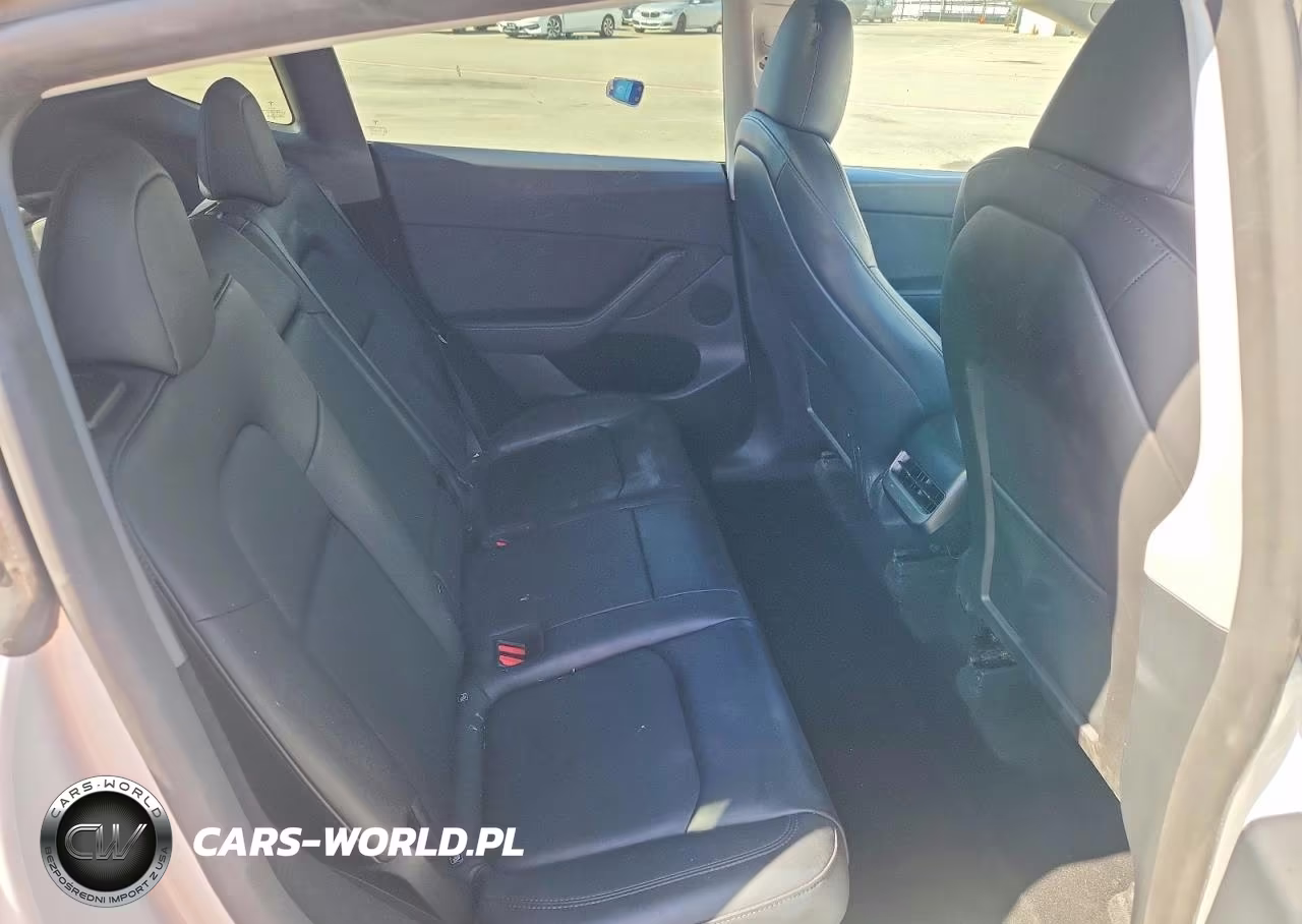 2024 Tesla Model Y VIN:7SAYGDEE8RF114582 - 10