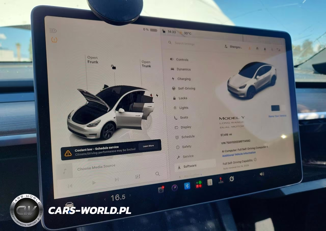 2024 Tesla Model Y VIN:7SAYGDEE8RF114582 - 9