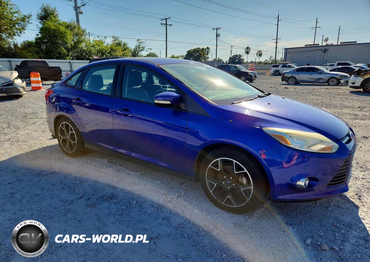 2014 Ford Focus Se VIN:1FADP3F22EL165907 - 4
