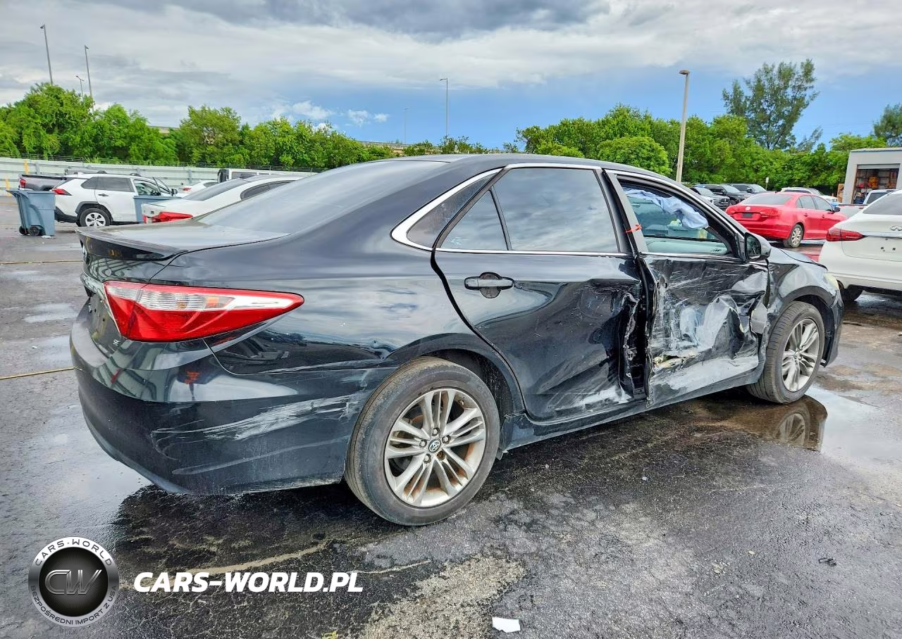 2016 Toyota Camry Se VIN:4T1BF1FK7GU256897 - 3