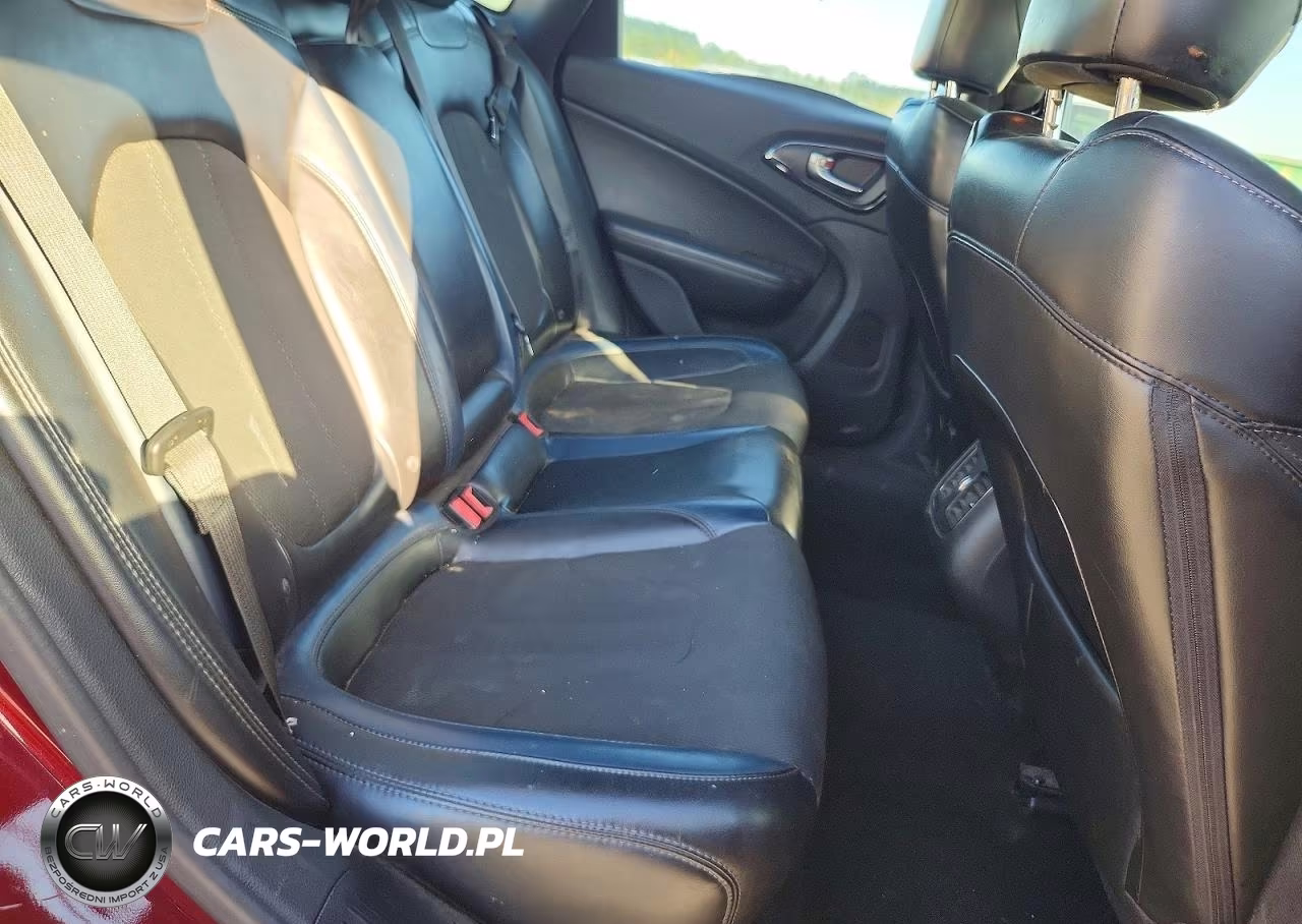 2015 Chrysler 200 S VIN:1C3CCCBB1FN573073 - 10