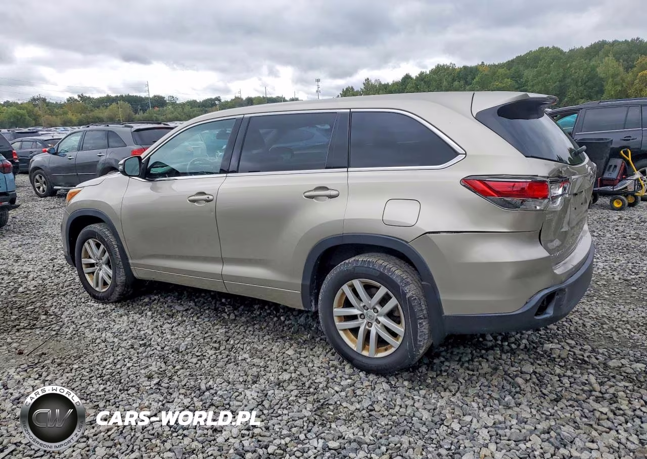 2015 Toyota Highlander Le VIN:5TDBKRFH1FS165470 - 2