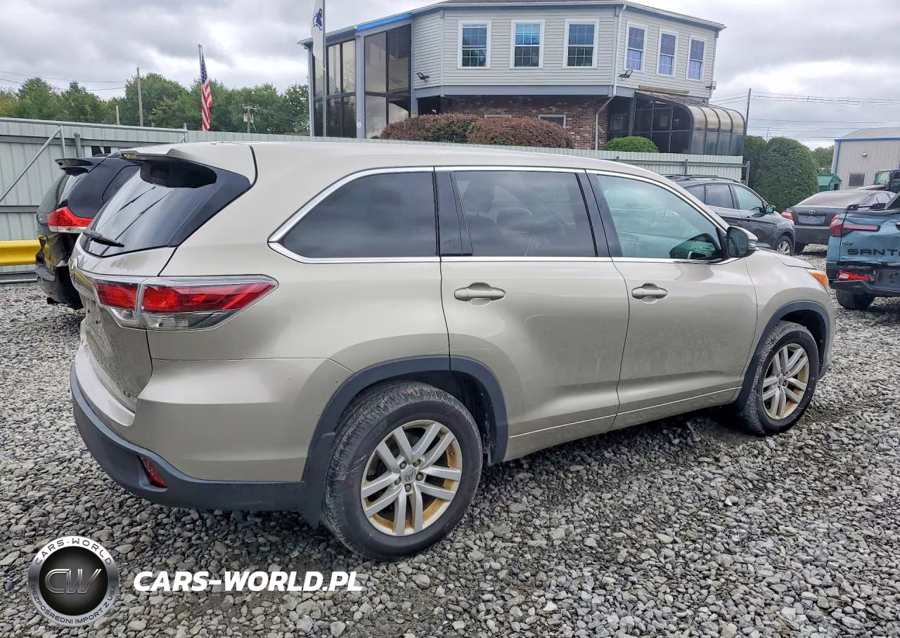 2015 Toyota Highlander Le VIN:5TDBKRFH1FS165470 - 3