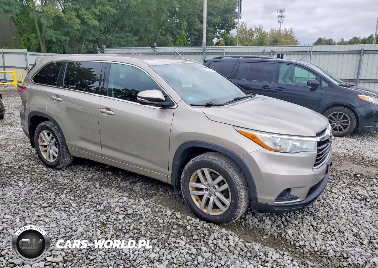 2015 Toyota Highlander Le VIN:5TDBKRFH1FS165470 - 4