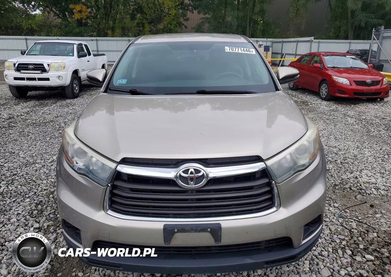 2015 Toyota Highlander Le VIN:5TDBKRFH1FS165470 - 5