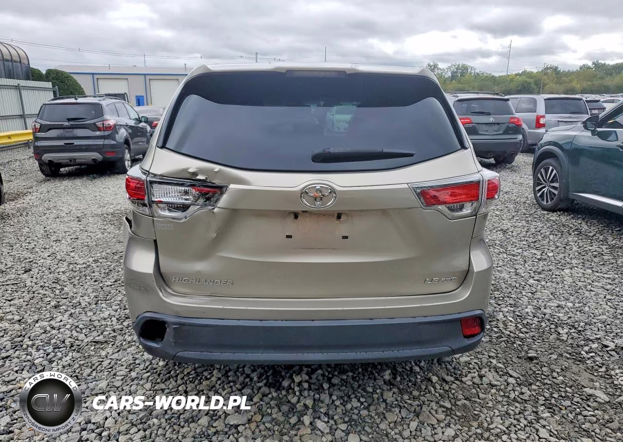 2015 Toyota Highlander Le VIN:5TDBKRFH1FS165470 - 6