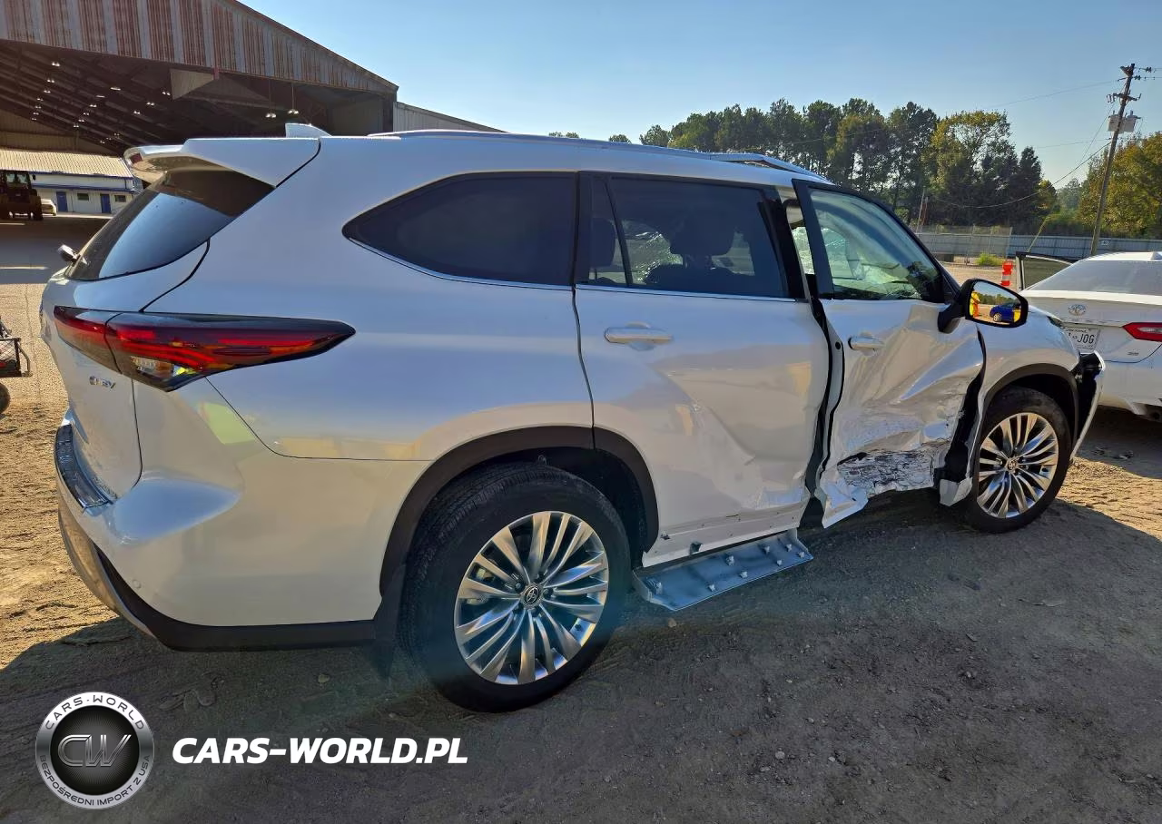 2025 Toyota Highlander Hybrid Platinum VIN:5TDEBRCH2SS680487 - 3