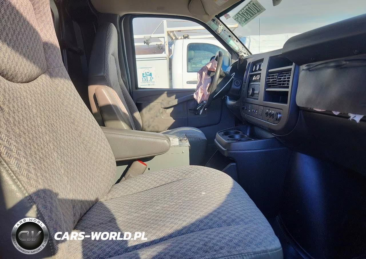 2020 Chevrolet Express G2500 VIN:1GCWGAFP1L1244237 - 7