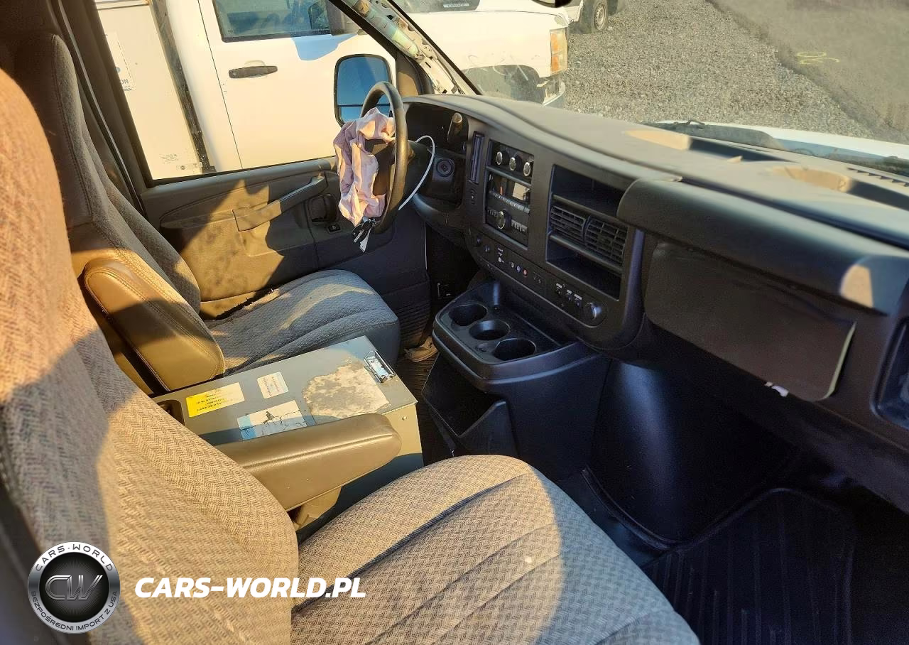 2020 Chevrolet Express G2500 VIN:1GCWGAFP1L1244237 - 8