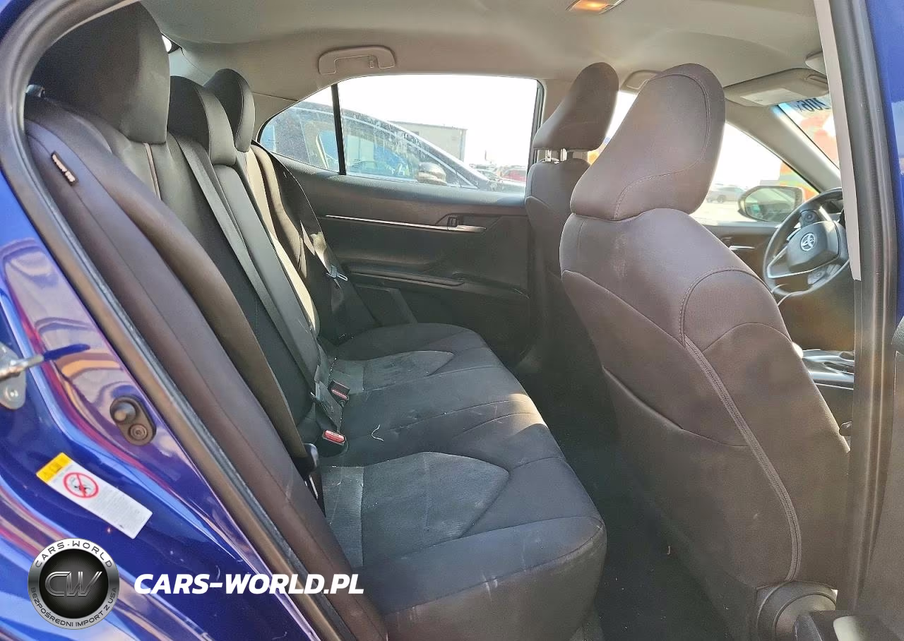 2018 Toyota Camry Le VIN:4T1B11HK5JU604957 - 10