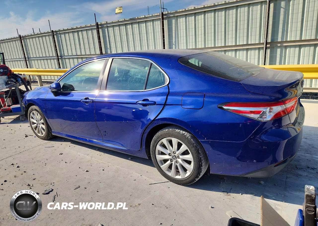 2018 Toyota Camry Le VIN:4T1B11HK5JU604957 - 2