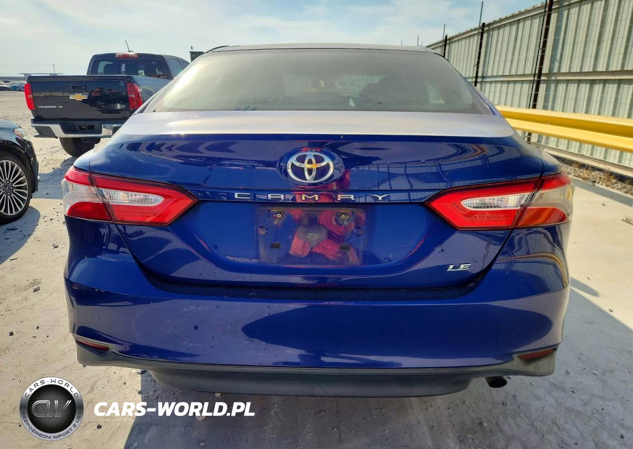 2018 Toyota Camry Le VIN:4T1B11HK5JU604957 - 6