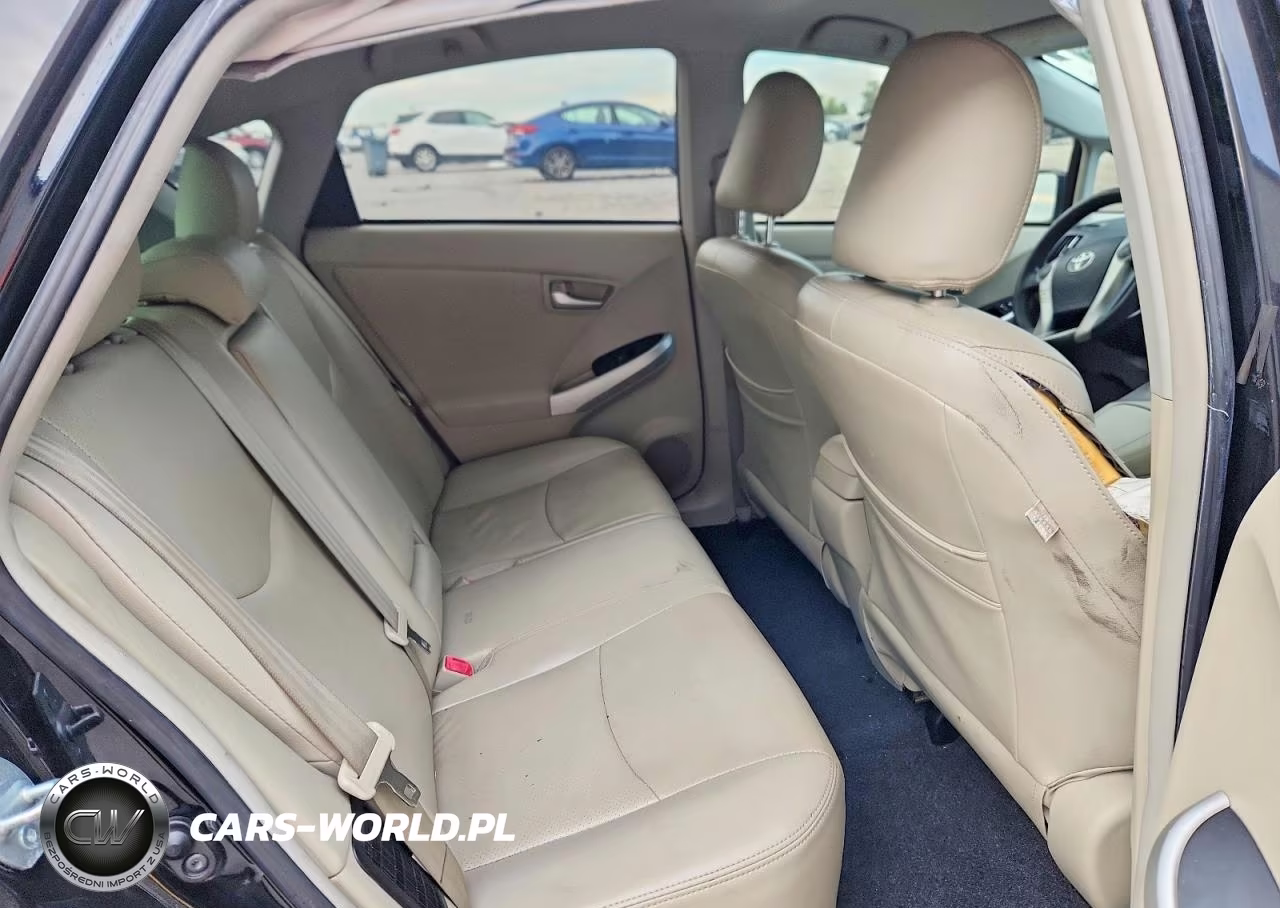 2015 Toyota Prius Two VIN:JTDKN3DU3F1975975 - 10