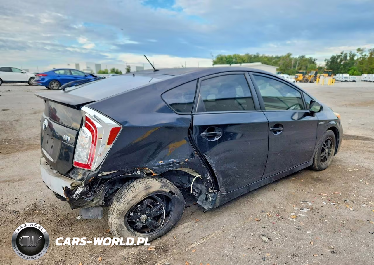 2015 Toyota Prius Two VIN:JTDKN3DU3F1975975 - 3