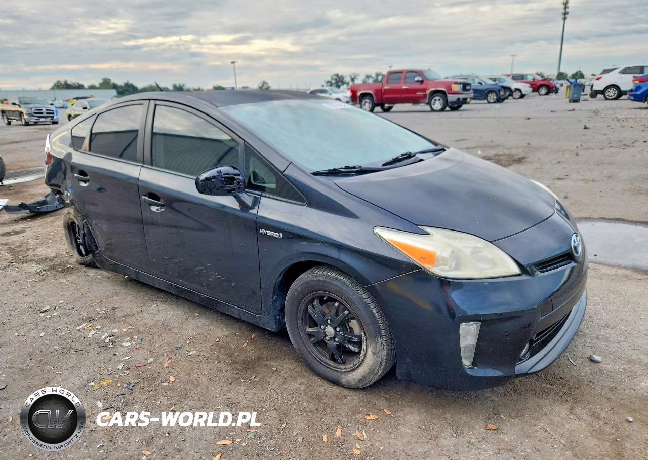 2015 Toyota Prius Two VIN:JTDKN3DU3F1975975 - 4