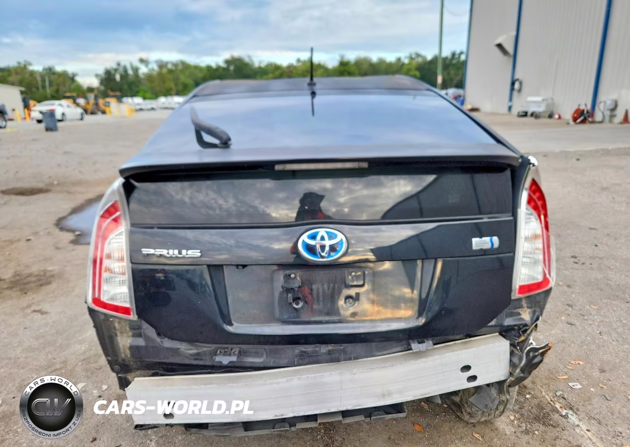 2015 Toyota Prius Two VIN:JTDKN3DU3F1975975 - 6