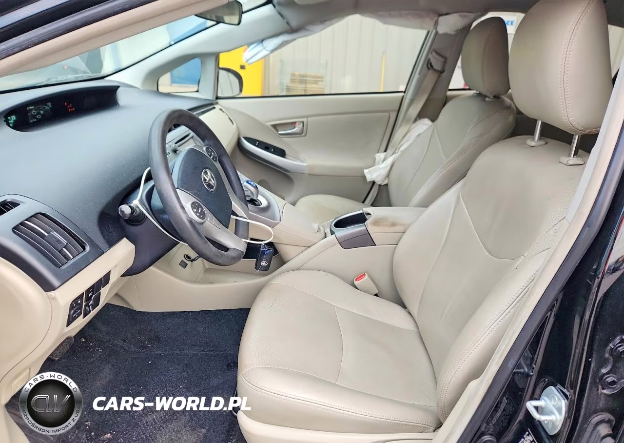 2015 Toyota Prius Two VIN:JTDKN3DU3F1975975 - 7
